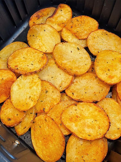 Una foto de Patatas panaderas en la Freidora de aire (Airfryer)