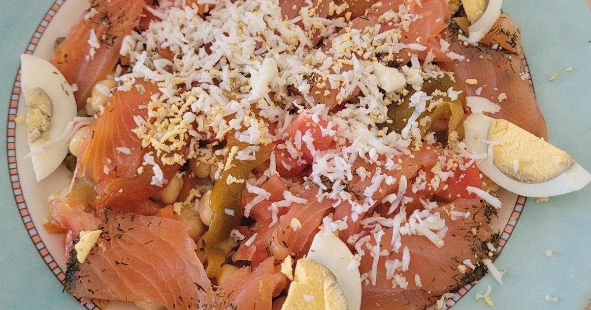 Ensalada de garbanzos con salmón marinado Receta de Marisa Marcos