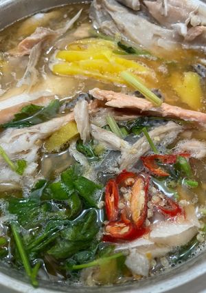 Hình của món Canh cá hồi nấu ngót.
