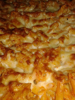 Una foto de Macarrones con atún y tomate gratinados- toque especial