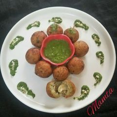 A picture of Sabudana vada.