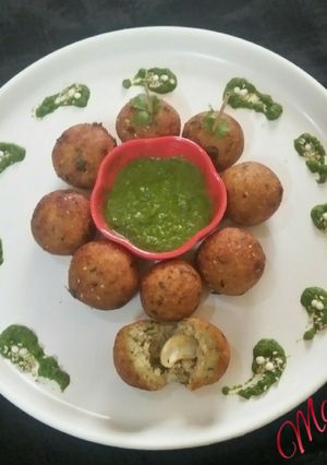 A picture of Sabudana vada.