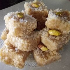 A picture of Kopra Pak (coconut fudge).