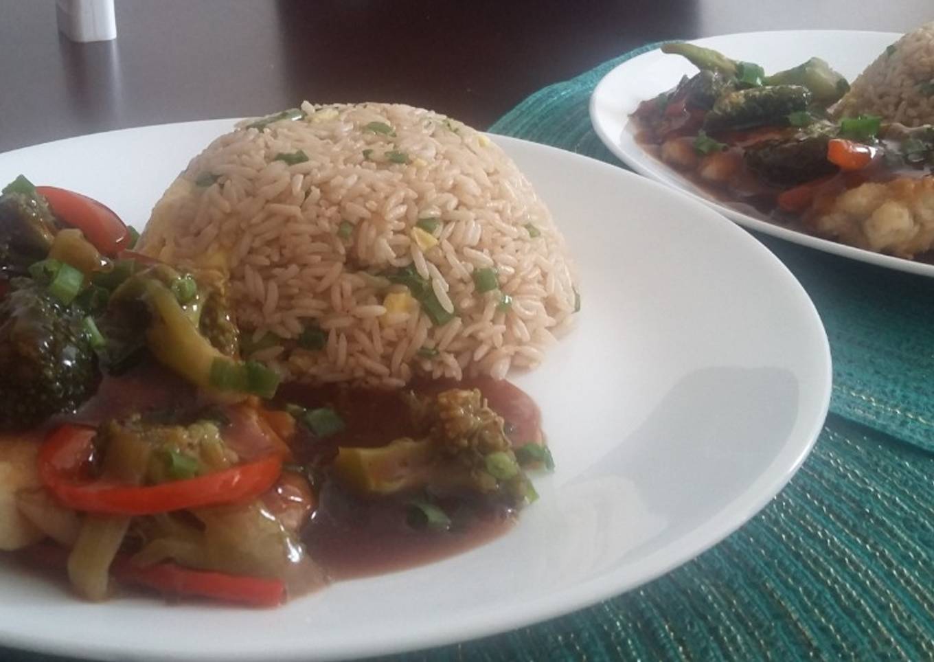 Arroz chaufa con pollo chijaukay con verduras