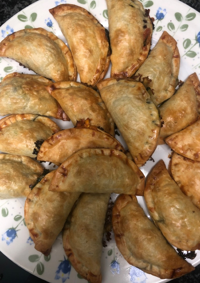Una foto de 392. Variedad de empanadillas al horno (picoteo)