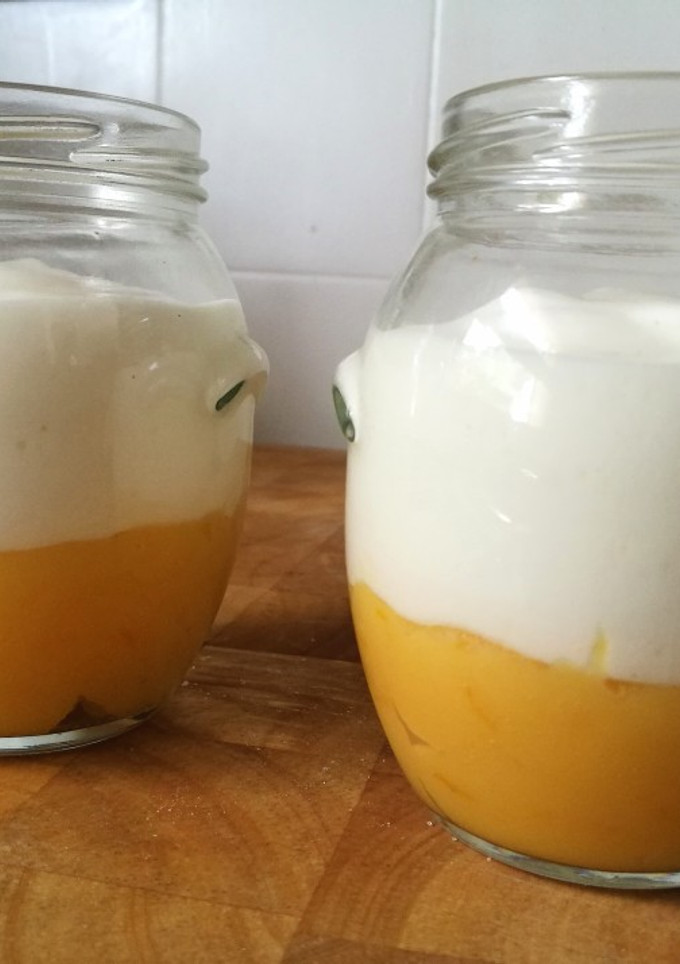Una foto de Postre de crema de naranja y queso batido 🍊🧀