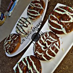A picture of Glazed doughnut.