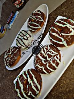 A picture of Glazed doughnut.