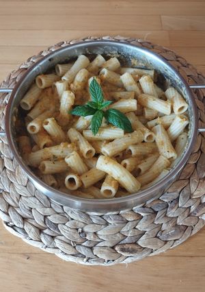 Foto di Tortiglioni con crema di zucchine e pomodori, ricetta del riciclo 🌷