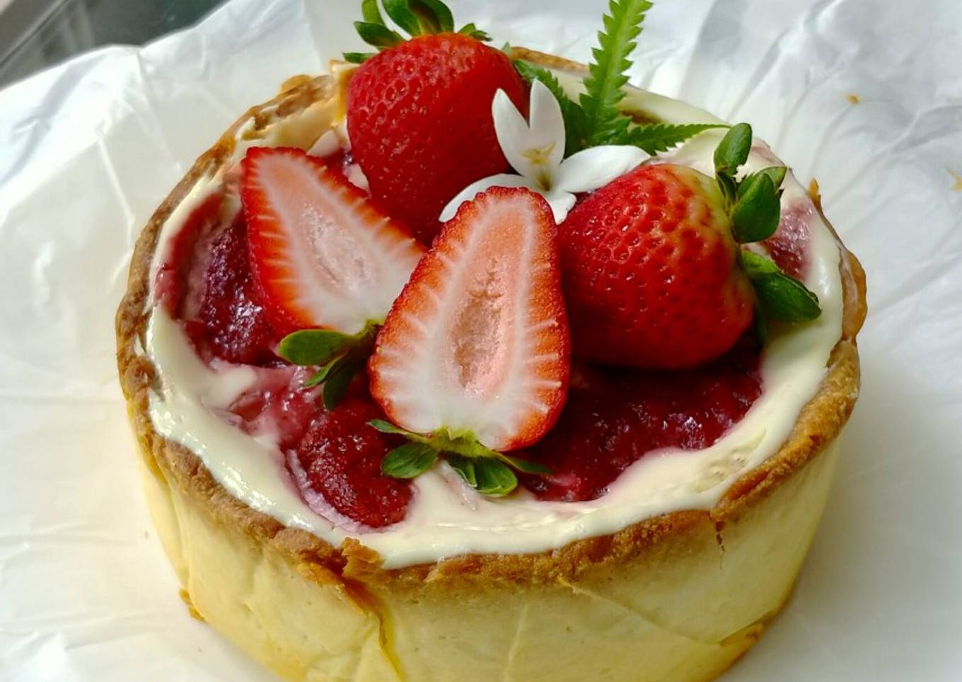 Strawberry cheese tart