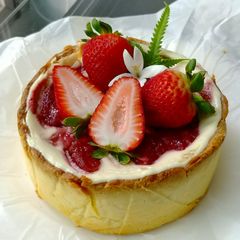 A picture of Strawberry cheese tart.