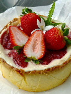 A picture of Strawberry cheese tart.