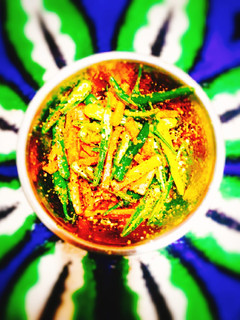 કુરિયા વાળા ગાજર મરચા(Raita gajar marcha recipe in Gujarati) રેસીપી મુખ્ય ફોટો