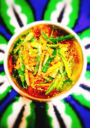 કુરિયા વાળા ગાજર મરચા(Raita gajar marcha recipe in Gujarati) રેસીપી મુખ્ય ફોટો