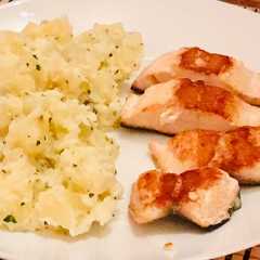 Foto principal de Salmón a la plancha con patatas al alioli