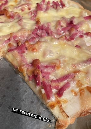 Une photo de Pizza « raclette «