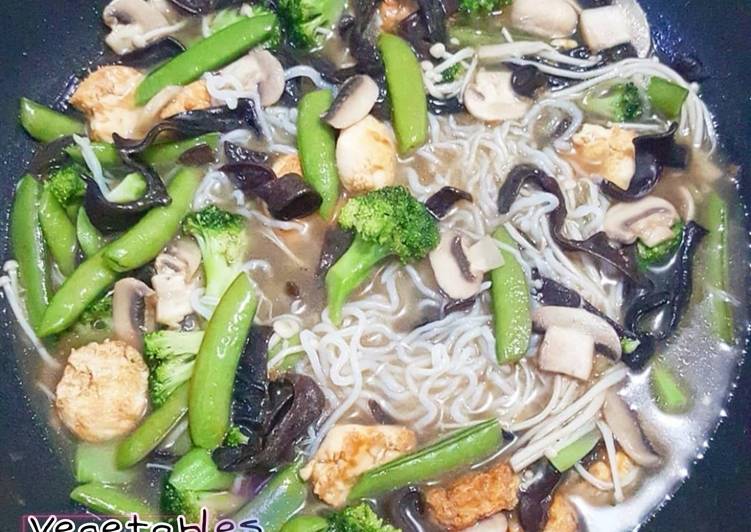 Proses Menyiapkan Vegetables Oriental Stew (Sop Sayuran Oriental) yang Lezat