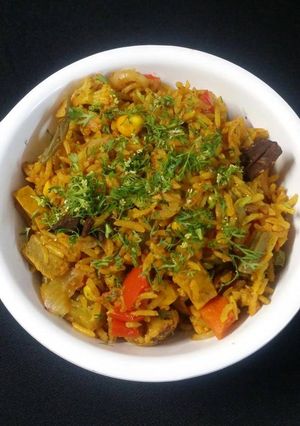 वेज पुलाव (Veg pulav recipe in hindi) रेसिपी मुख्य फोटो