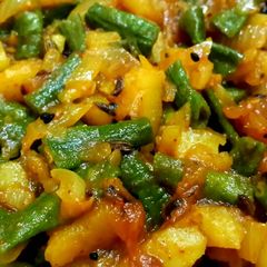 A picture of Aloo borboti sabji.