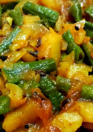 A picture of Aloo borboti sabji.
