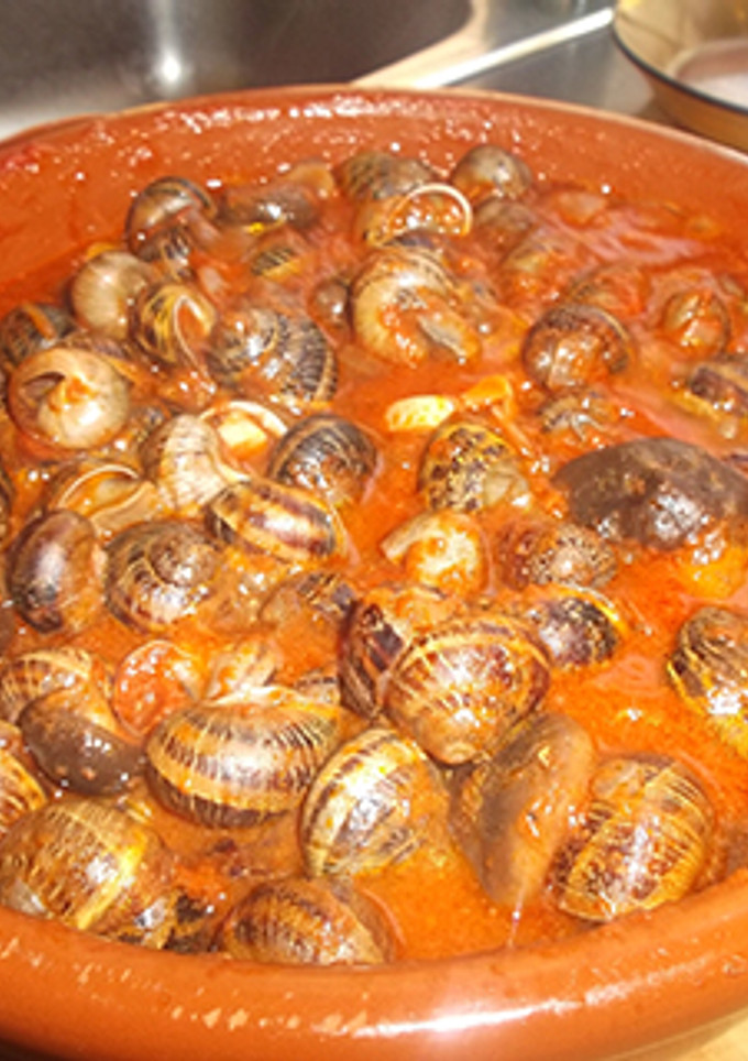 Una foto de Caracoles con setas