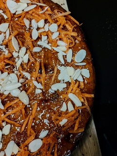Una foto de TARTA De ZANAHORIA🥕Con Frutas Cristalizadas...!🥰