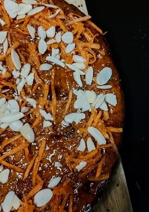 Una foto de TARTA De ZANAHORIA🥕Con Frutas Cristalizadas...!🥰
