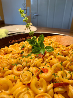 Nudeln mit gebratenem Speck und Gemüse Rezepthauptbild