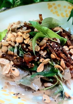 Hình của món Bánh tráng trộn cá cơm rim.