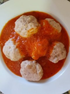 Una foto de Albóndigas al vapor con salsa de tomate MCC