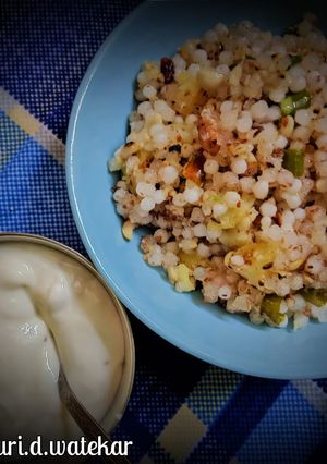 साबुदाणा खिचडी (sabudana khicdi recipe in marathi) रेसिपी चे मुख्य फोटो 