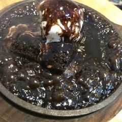 A picture of Chocolate sizzling brownie.