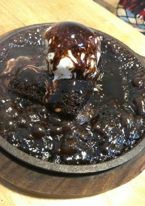 A picture of Chocolate sizzling brownie.