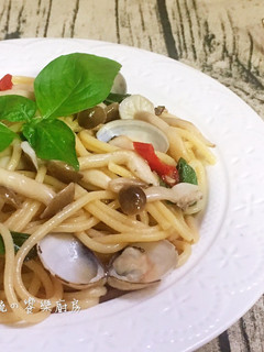 蒜香菇菇蛤蜊義大利麵 的食譜成品照片