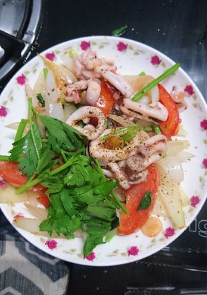 Hình của món Mực xào hành tây.