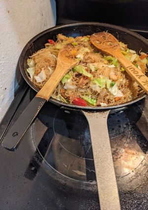 Foto resep Bihun daging ayam goreng ala maya