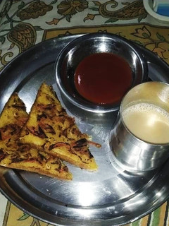 ब्रेड पिज़्ज़ा (bread pizza recipe in Hindi) रेसिपी मुख्य फोटो