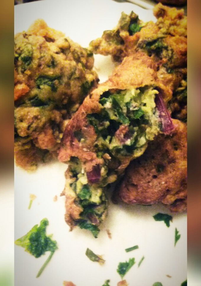 Una foto de Croquetas con hoja de remolacha!