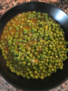 Una foto de Guisantes con cebolla y pimiento