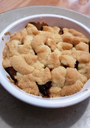 Une photo de Crumble aux pommes caramélisées flambées au Calvados 🍎