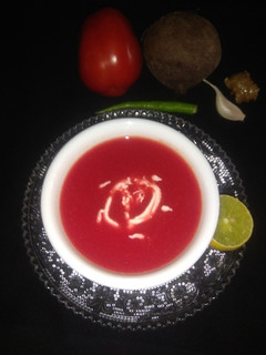 બીટરૂટ ટોમેટો સૂપ (Beetroot Tomato Soup Recipe In Gujarati) રેસીપી મુખ્ય ફોટો