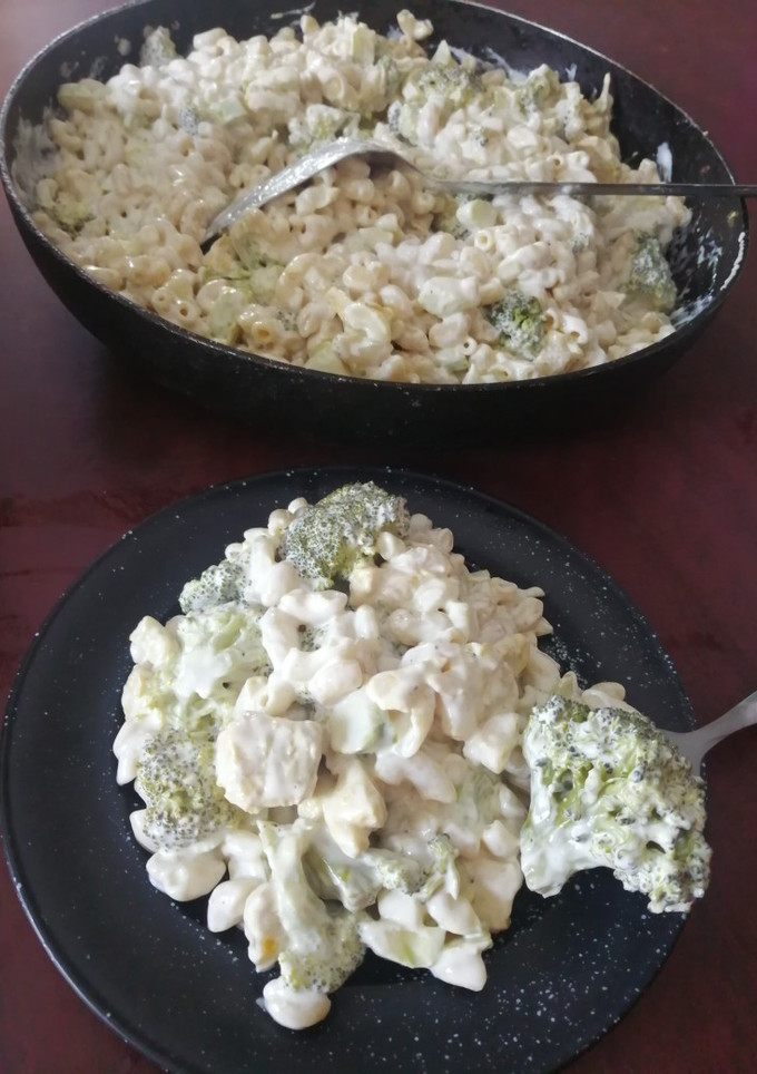Una foto de Ensalada de coditos con brócoli y pollo