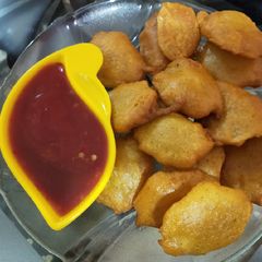 A picture of Aloo ke pakode.