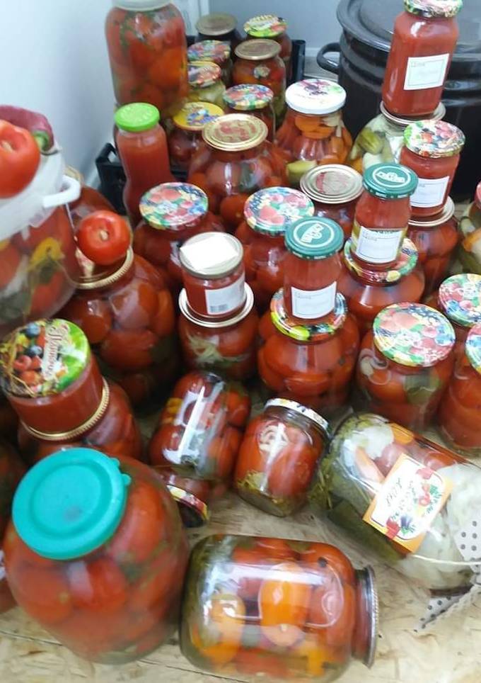 Помідори, фаршировані часником на зиму