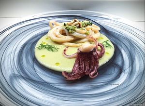 Foto di Calamaro con crema di finocchio e salsa verde