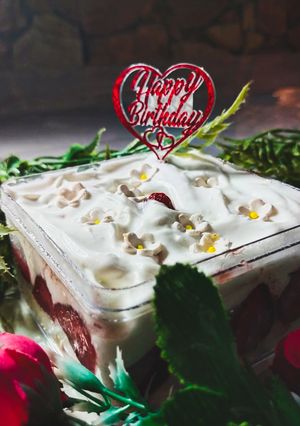 Foto resep Dessert Box Strawberry Cream and Regal, Box Ultah Sederhana