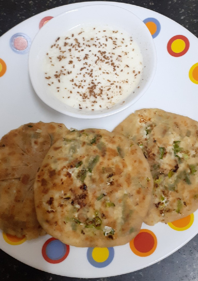A picture of Paneer Paratha with Spring Onions.