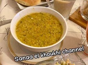 صورة لوصفة حساء بالشوفان والخضر على طريقة سناء الخوخي