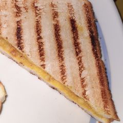 A picture of Aloo toast.