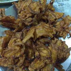 Potato onion pakode A picture of Potato onion pakode.
